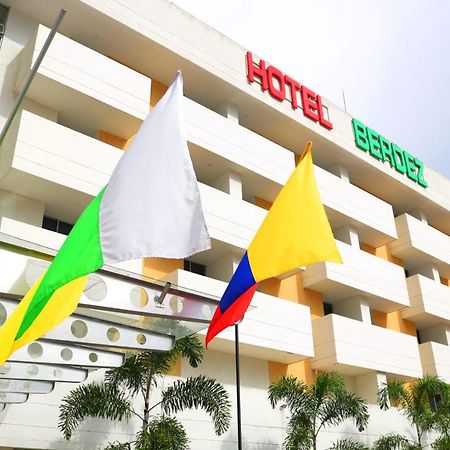 Hotel Berdez ネイバ エクステリア 写真