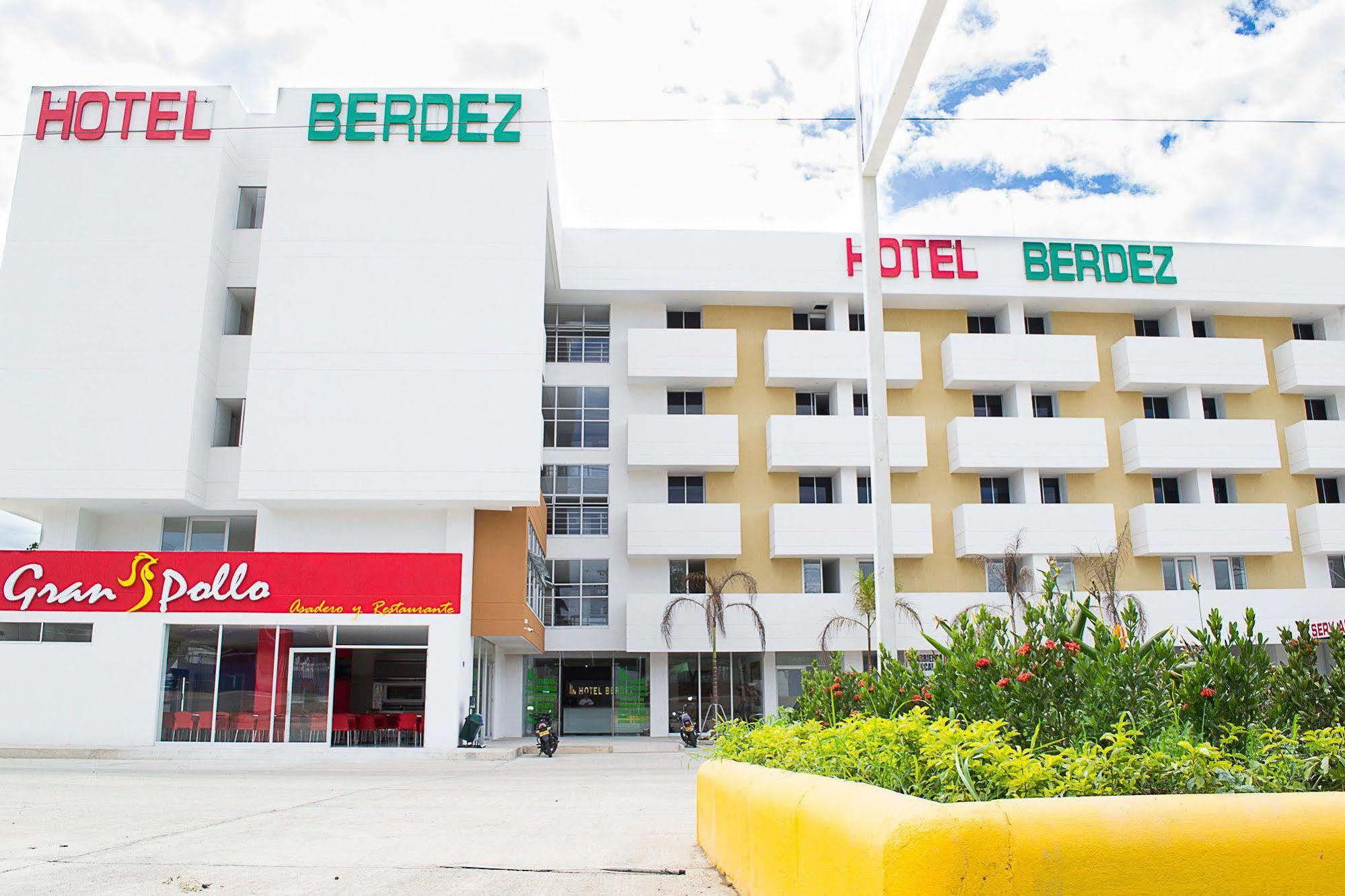 Hotel Berdez ネイバ エクステリア 写真